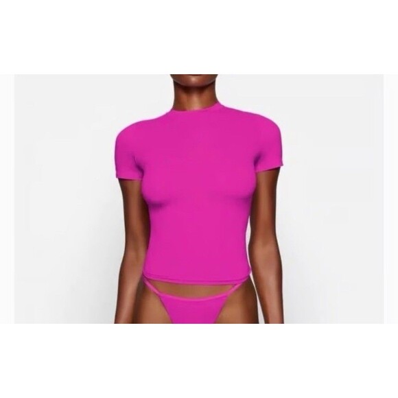 SKIMS Tops - HTF Skims Fits Everybody Short Sleeve T-Shirt -Fuchsia Pink M Barbiecore